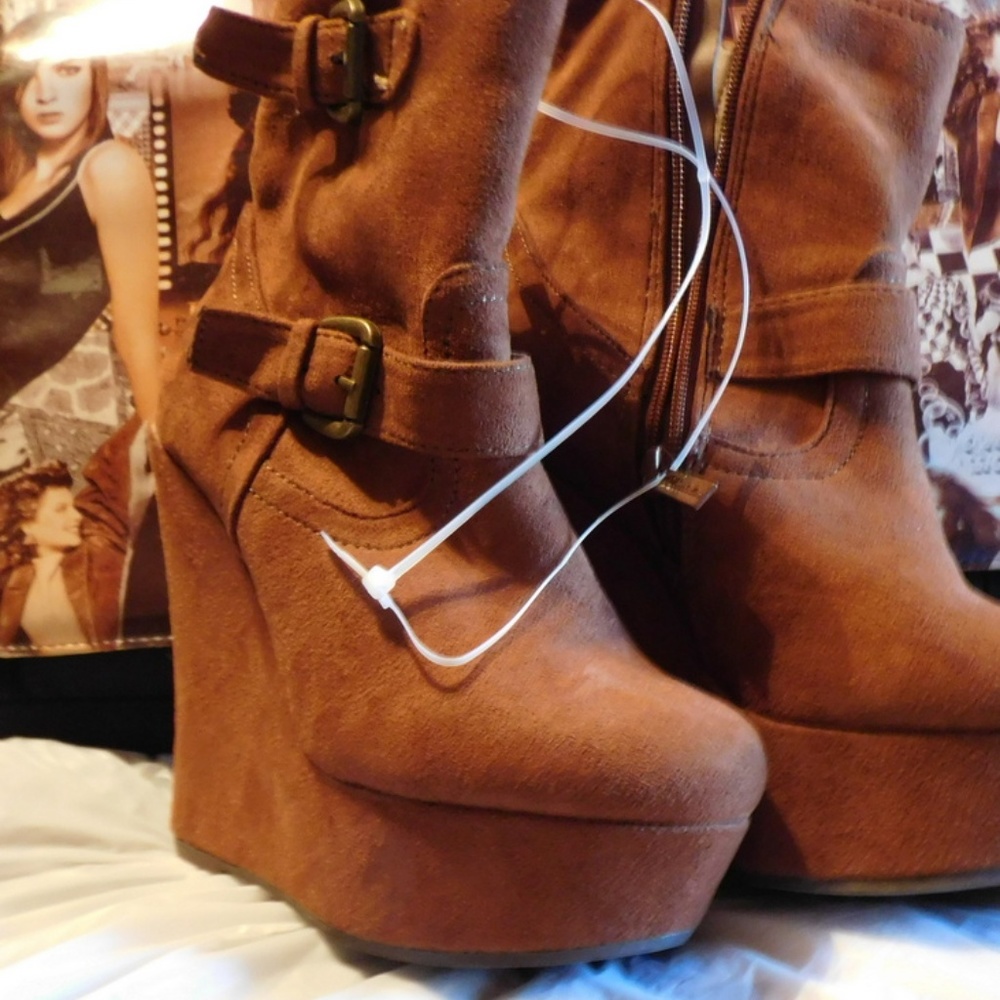 BRECKELLES SHOES BOOTS 2 SIZES NWOT